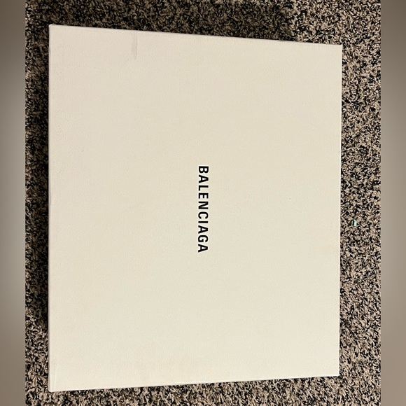 Authentic Balenciaga burgundy Velvet Ankle Boots size 38 - Picture 3 of 4